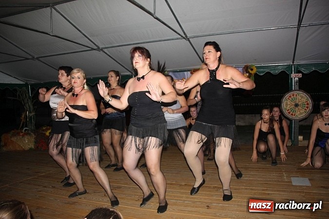 Zdjęcie w galerii na portalu naszraciborz.pl: Harnaś w koloratce i jego weseli parafianie, czyli wojnowickie dożynki 2014 wiadomości z regionu