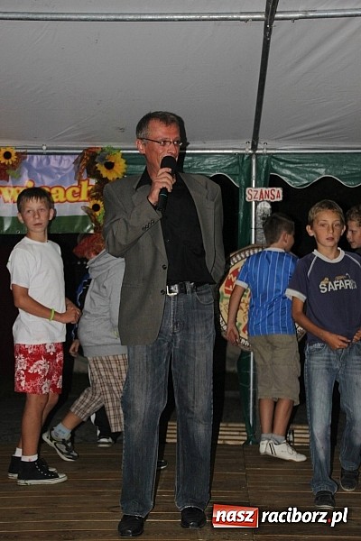 Zdjęcie w galerii na portalu naszraciborz.pl: Harnaś w koloratce i jego weseli parafianie, czyli wojnowickie dożynki 2014 wiadomości z regionu