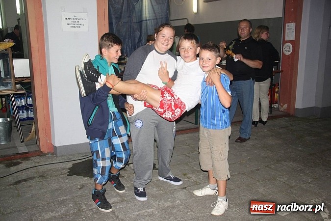 Zdjęcie w galerii na portalu naszraciborz.pl: Harnaś w koloratce i jego weseli parafianie, czyli wojnowickie dożynki 2014 wiadomości z regionu