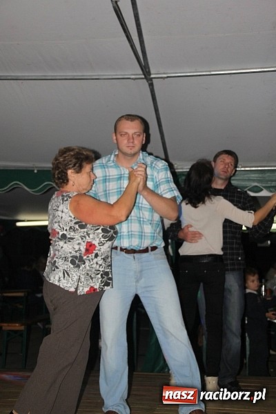 Zdjęcie w galerii na portalu naszraciborz.pl: Harnaś w koloratce i jego weseli parafianie, czyli wojnowickie dożynki 2014 wiadomości z regionu