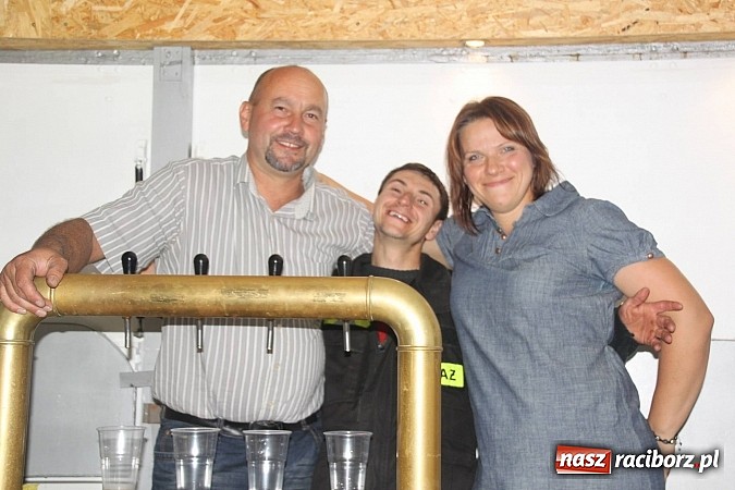 Zdjęcie w galerii na portalu naszraciborz.pl: Harnaś w koloratce i jego weseli parafianie, czyli wojnowickie dożynki 2014 wiadomości z regionu