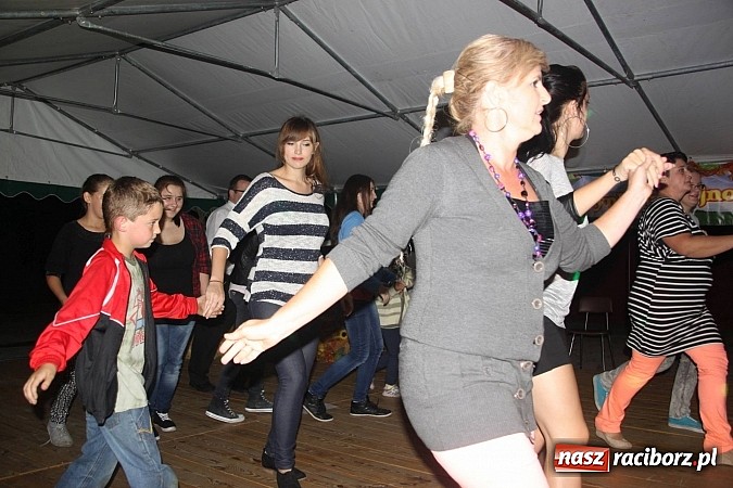 Zdjęcie w galerii na portalu naszraciborz.pl: Harnaś w koloratce i jego weseli parafianie, czyli wojnowickie dożynki 2014 wiadomości z regionu