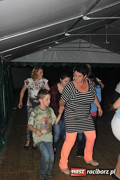 Zdjęcie w galerii na portalu naszraciborz.pl: Harnaś w koloratce i jego weseli parafianie, czyli wojnowickie dożynki 2014 wiadomości z regionu