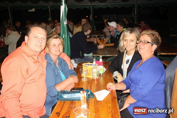 Zdjęcie w galerii na portalu naszraciborz.pl: Harnaś w koloratce i jego weseli parafianie, czyli wojnowickie dożynki 2014 wiadomości z regionu