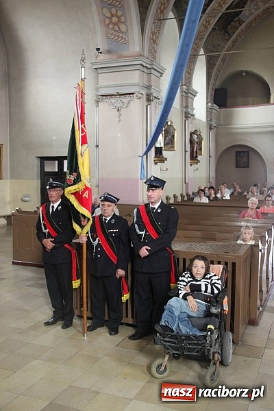 Zdjęcie w galerii na portalu naszraciborz.pl: Harnaś w koloratce i jego weseli parafianie, czyli wojnowickie dożynki 2014 wiadomości z regionu