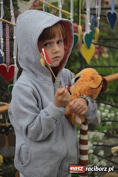 Zdjęcie w galerii na portalu naszraciborz.pl: Harnaś w koloratce i jego weseli parafianie, czyli wojnowickie dożynki 2014 wiadomości z regionu