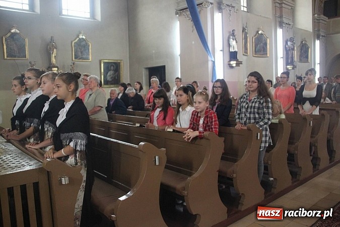 Zdjęcie w galerii na portalu naszraciborz.pl: Harnaś w koloratce i jego weseli parafianie, czyli wojnowickie dożynki 2014 wiadomości z regionu