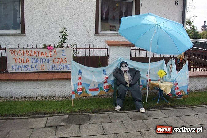 Zdjęcie w galerii na portalu naszraciborz.pl: Harnaś w koloratce i jego weseli parafianie, czyli wojnowickie dożynki 2014 wiadomości z regionu