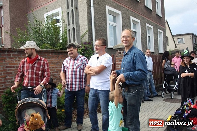 Zdjęcie w galerii na portalu naszraciborz.pl: Harnaś w koloratce i jego weseli parafianie, czyli wojnowickie dożynki 2014 wiadomości z regionu