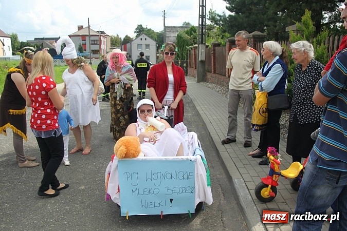 Zdjęcie w galerii na portalu naszraciborz.pl: Harnaś w koloratce i jego weseli parafianie, czyli wojnowickie dożynki 2014 wiadomości z regionu