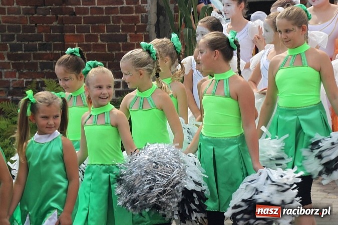 Zdjęcie w galerii na portalu naszraciborz.pl: Harnaś w koloratce i jego weseli parafianie, czyli wojnowickie dożynki 2014 wiadomości z regionu