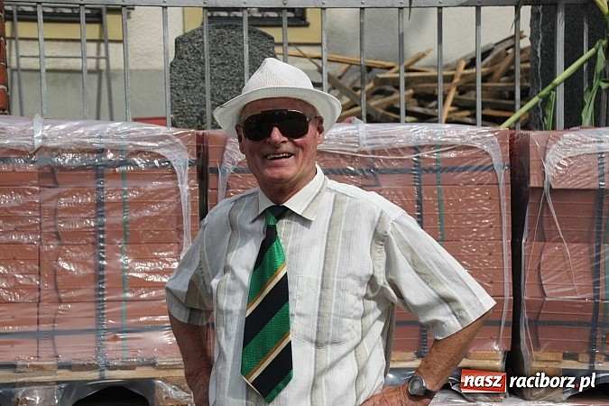 Zdjęcie w galerii na portalu naszraciborz.pl: Harnaś w koloratce i jego weseli parafianie, czyli wojnowickie dożynki 2014 wiadomości z regionu