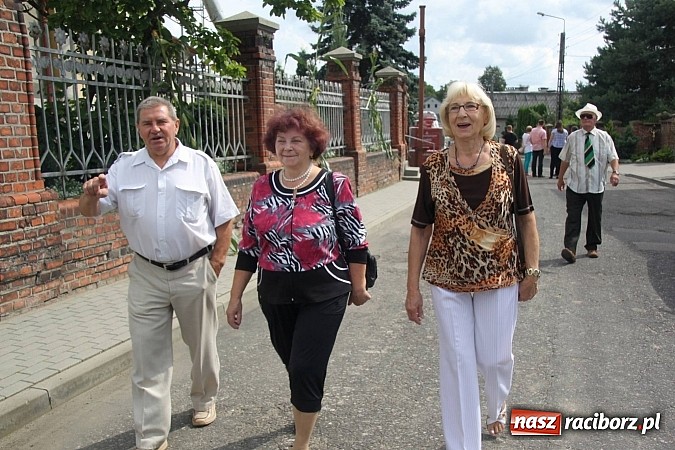 Zdjęcie w galerii na portalu naszraciborz.pl: Harnaś w koloratce i jego weseli parafianie, czyli wojnowickie dożynki 2014 wiadomości z regionu