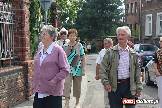 Zdjęcie w galerii na portalu naszraciborz.pl: Harnaś w koloratce i jego weseli parafianie, czyli wojnowickie dożynki 2014 wiadomości z regionu
