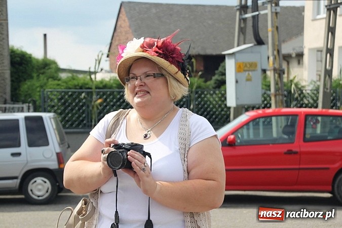 Zdjęcie w galerii na portalu naszraciborz.pl: Harnaś w koloratce i jego weseli parafianie, czyli wojnowickie dożynki 2014 wiadomości z regionu