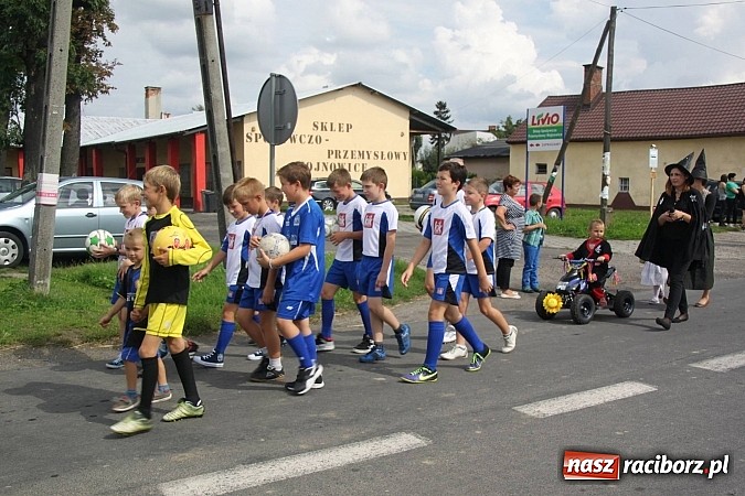 Zdjęcie w galerii na portalu naszraciborz.pl: Harnaś w koloratce i jego weseli parafianie, czyli wojnowickie dożynki 2014 wiadomości z regionu