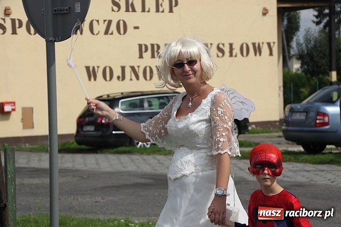 Zdjęcie w galerii na portalu naszraciborz.pl: Harnaś w koloratce i jego weseli parafianie, czyli wojnowickie dożynki 2014 wiadomości z regionu