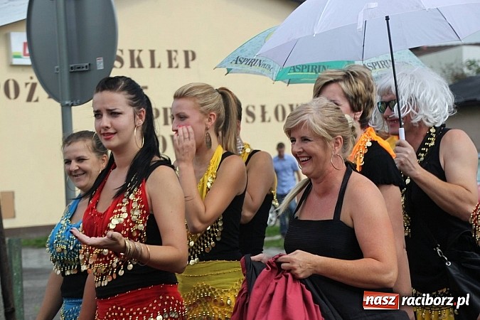 Zdjęcie w galerii na portalu naszraciborz.pl: Harnaś w koloratce i jego weseli parafianie, czyli wojnowickie dożynki 2014 wiadomości z regionu