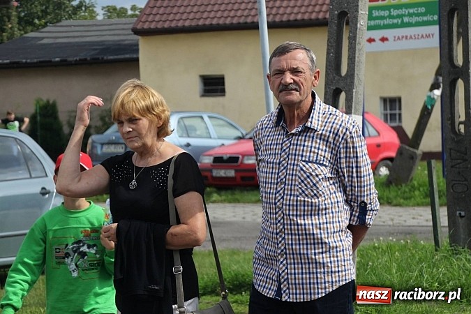 Zdjęcie w galerii na portalu naszraciborz.pl: Harnaś w koloratce i jego weseli parafianie, czyli wojnowickie dożynki 2014 wiadomości z regionu
