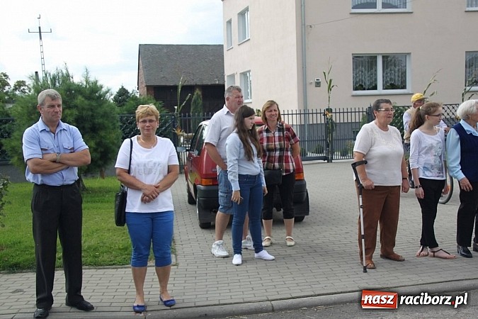 Zdjęcie w galerii na portalu naszraciborz.pl: Harnaś w koloratce i jego weseli parafianie, czyli wojnowickie dożynki 2014 wiadomości z regionu