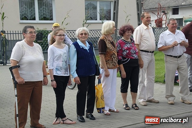 Zdjęcie w galerii na portalu naszraciborz.pl: Harnaś w koloratce i jego weseli parafianie, czyli wojnowickie dożynki 2014 wiadomości z regionu