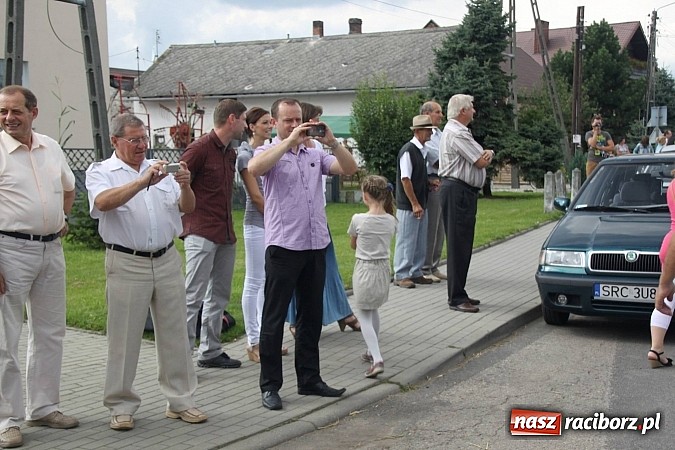 Zdjęcie w galerii na portalu naszraciborz.pl: Harnaś w koloratce i jego weseli parafianie, czyli wojnowickie dożynki 2014 wiadomości z regionu