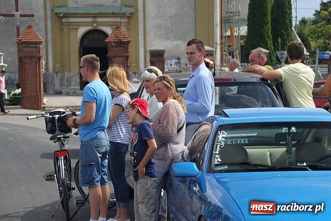 Zdjęcie w galerii na portalu naszraciborz.pl: Harnaś w koloratce i jego weseli parafianie, czyli wojnowickie dożynki 2014 wiadomości z regionu