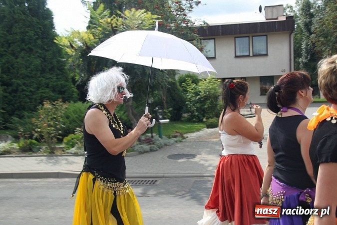 Zdjęcie w galerii na portalu naszraciborz.pl: Harnaś w koloratce i jego weseli parafianie, czyli wojnowickie dożynki 2014 wiadomości z regionu