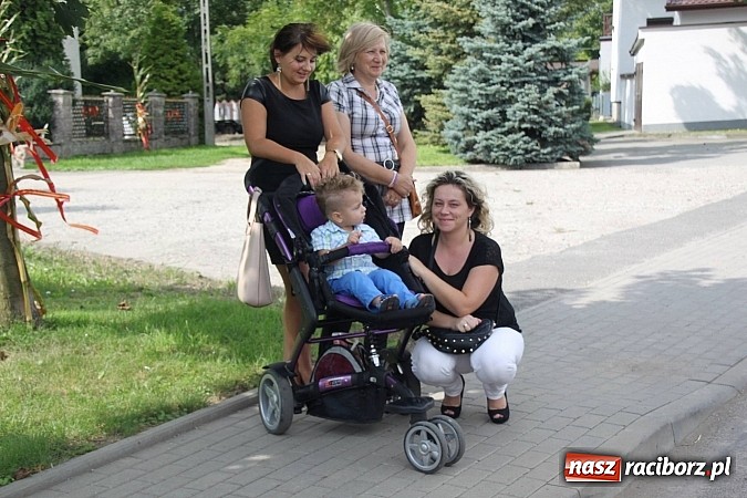 Zdjęcie w galerii na portalu naszraciborz.pl: Harnaś w koloratce i jego weseli parafianie, czyli wojnowickie dożynki 2014 wiadomości z regionu