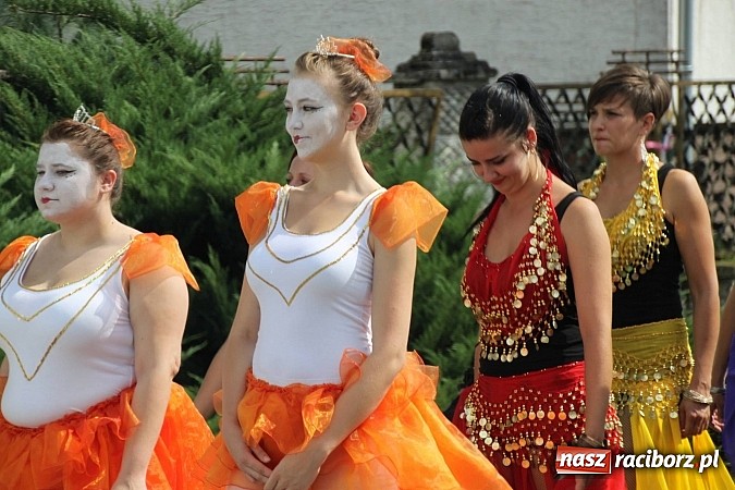 Zdjęcie w galerii na portalu naszraciborz.pl: Harnaś w koloratce i jego weseli parafianie, czyli wojnowickie dożynki 2014 wiadomości z regionu