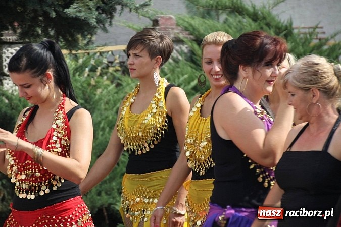 Zdjęcie w galerii na portalu naszraciborz.pl: Harnaś w koloratce i jego weseli parafianie, czyli wojnowickie dożynki 2014 wiadomości z regionu