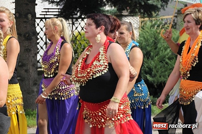 Zdjęcie w galerii na portalu naszraciborz.pl: Harnaś w koloratce i jego weseli parafianie, czyli wojnowickie dożynki 2014 wiadomości z regionu