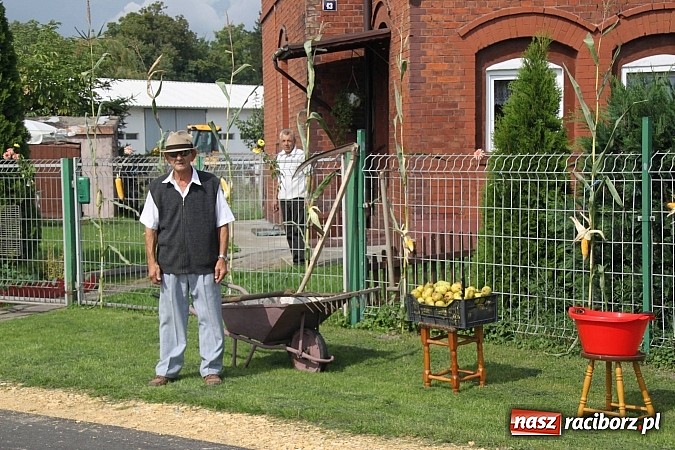 Zdjęcie w galerii na portalu naszraciborz.pl: Harnaś w koloratce i jego weseli parafianie, czyli wojnowickie dożynki 2014 wiadomości z regionu