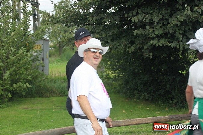 Zdjęcie w galerii na portalu naszraciborz.pl: Harnaś w koloratce i jego weseli parafianie, czyli wojnowickie dożynki 2014 wiadomości z regionu