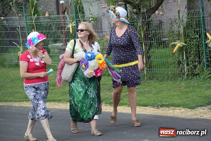 Zdjęcie w galerii na portalu naszraciborz.pl: Harnaś w koloratce i jego weseli parafianie, czyli wojnowickie dożynki 2014 wiadomości z regionu