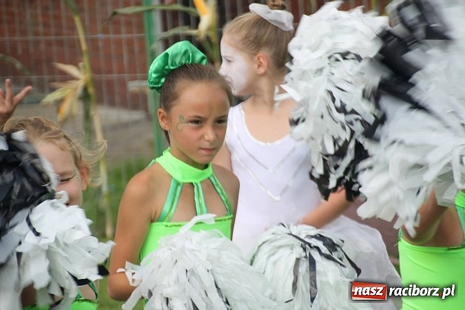 Zdjęcie w galerii na portalu naszraciborz.pl: Harnaś w koloratce i jego weseli parafianie, czyli wojnowickie dożynki 2014 wiadomości z regionu