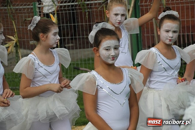 Zdjęcie w galerii na portalu naszraciborz.pl: Harnaś w koloratce i jego weseli parafianie, czyli wojnowickie dożynki 2014 wiadomości z regionu