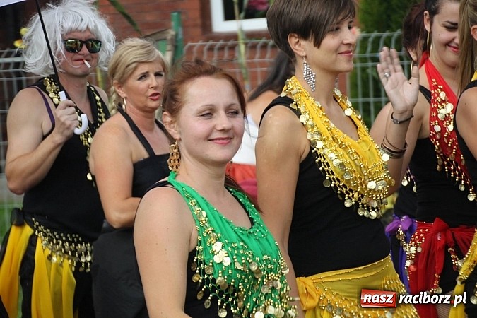 Zdjęcie w galerii na portalu naszraciborz.pl: Harnaś w koloratce i jego weseli parafianie, czyli wojnowickie dożynki 2014 wiadomości z regionu