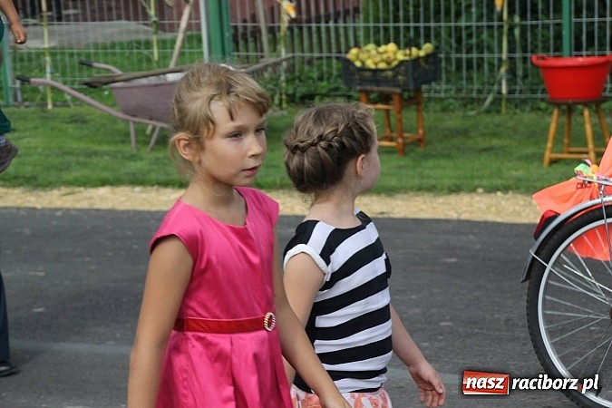 Zdjęcie w galerii na portalu naszraciborz.pl: Harnaś w koloratce i jego weseli parafianie, czyli wojnowickie dożynki 2014 wiadomości z regionu