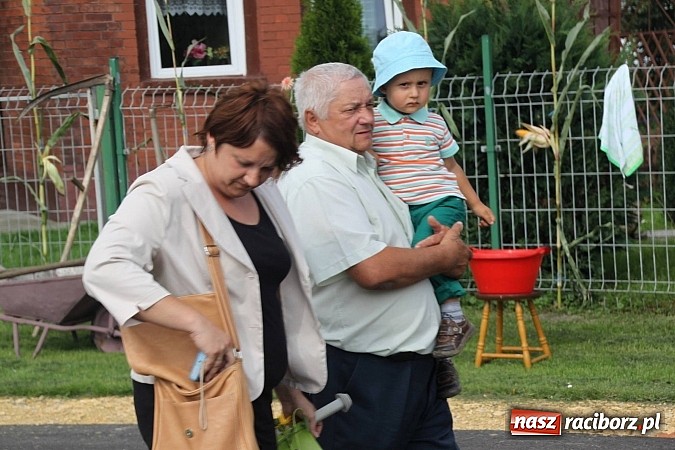 Zdjęcie w galerii na portalu naszraciborz.pl: Harnaś w koloratce i jego weseli parafianie, czyli wojnowickie dożynki 2014 wiadomości z regionu