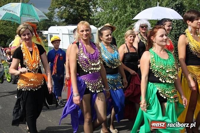 Zdjęcie w galerii na portalu naszraciborz.pl: Harnaś w koloratce i jego weseli parafianie, czyli wojnowickie dożynki 2014 wiadomości z regionu