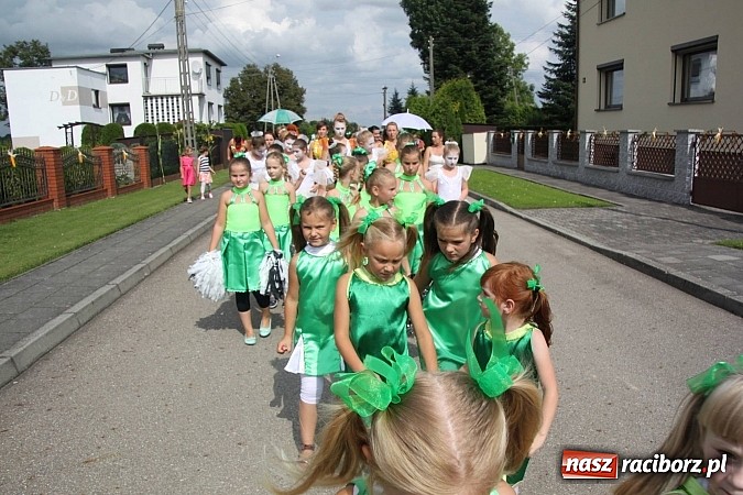Zdjęcie w galerii na portalu naszraciborz.pl: Harnaś w koloratce i jego weseli parafianie, czyli wojnowickie dożynki 2014 wiadomości z regionu