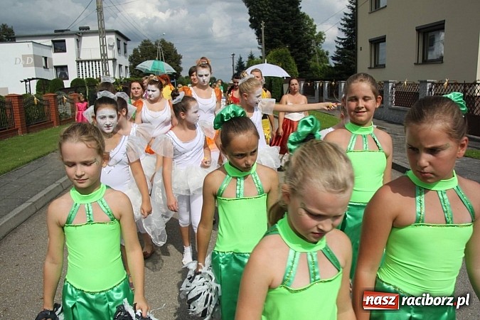 Zdjęcie w galerii na portalu naszraciborz.pl: Harnaś w koloratce i jego weseli parafianie, czyli wojnowickie dożynki 2014 wiadomości z regionu