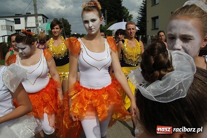 Zdjęcie w galerii na portalu naszraciborz.pl: Harnaś w koloratce i jego weseli parafianie, czyli wojnowickie dożynki 2014 wiadomości z regionu