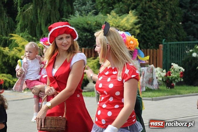 Zdjęcie w galerii na portalu naszraciborz.pl: Harnaś w koloratce i jego weseli parafianie, czyli wojnowickie dożynki 2014 wiadomości z regionu