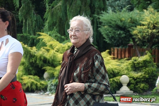 Zdjęcie w galerii na portalu naszraciborz.pl: Harnaś w koloratce i jego weseli parafianie, czyli wojnowickie dożynki 2014 wiadomości z regionu