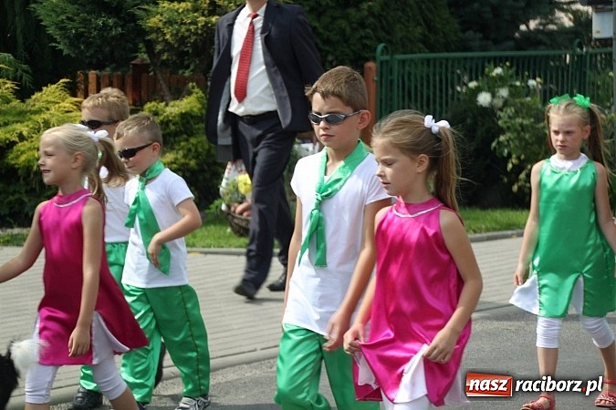 Zdjęcie w galerii na portalu naszraciborz.pl: Harnaś w koloratce i jego weseli parafianie, czyli wojnowickie dożynki 2014 wiadomości z regionu