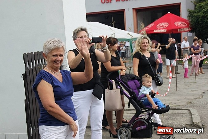 Zdjęcie w galerii na portalu naszraciborz.pl: Harnaś w koloratce i jego weseli parafianie, czyli wojnowickie dożynki 2014 wiadomości z regionu