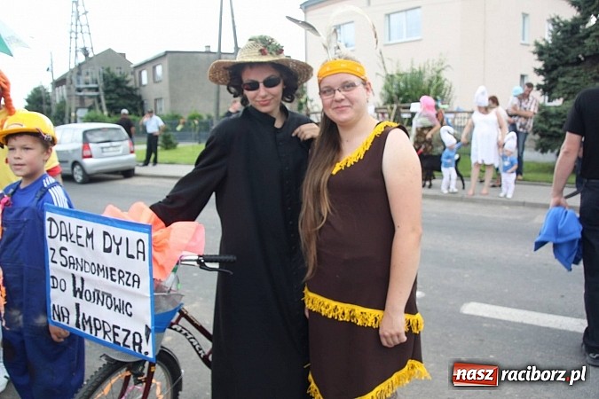 Zdjęcie w galerii na portalu naszraciborz.pl: Harnaś w koloratce i jego weseli parafianie, czyli wojnowickie dożynki 2014 wiadomości z regionu