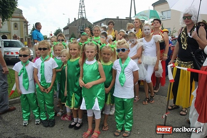 Zdjęcie w galerii na portalu naszraciborz.pl: Harnaś w koloratce i jego weseli parafianie, czyli wojnowickie dożynki 2014 wiadomości z regionu